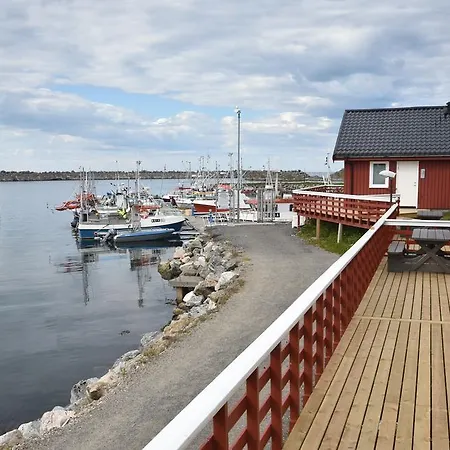Lankanholmen Holiday home *